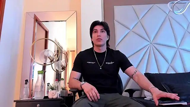 Snapshot of Karimferrer chatting on 01-29-25, 03:44 Karimferrer online show from 01-29-25, 03:44