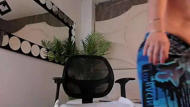 Snapshot of Karimferrer chatting on 10-07-25, 07:33 Karimferrer online show from 10-07-25, 07:33
