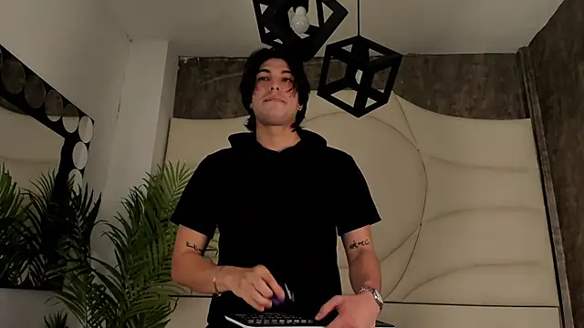 Snapshot of Karimferrer chatting on 10-17-25, 07:27 Karimferrer online show from 10-17-25, 07:27