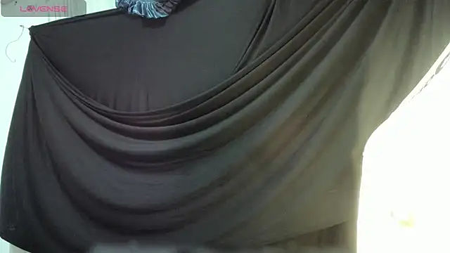 Snapshot of latinaStepmom chatting on 06-08-26, 01:28 latinaStepmom online show from 06-08-26, 01:28