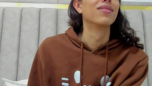 FreyaMoller online show from 10-25-25, 07:19