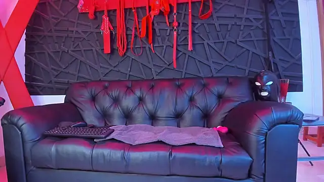 Ivannaakozlov  online show from 10-28-25, 08:11