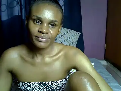 Snapshot of Queen_petite_ chatting on 10-01-25, 05:13 Queen petite online show from 10-01-25, 05:13