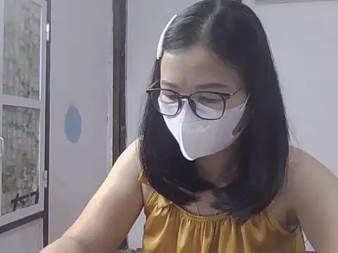 Snapshot of MaiHuong77 chatting on 10-31-25, 02:56 MaiHuong77 online show from 10-31-25, 02:56