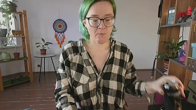 alisahug online show from 01-18-25, 07:07