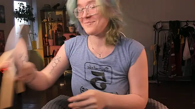 alisahug online show from 09-30-25, 12:21