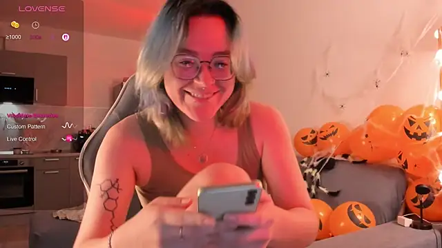 alisahug online show from 10-24-25, 07:38