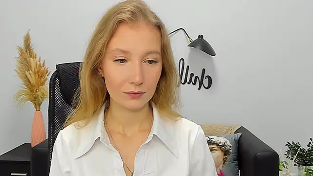 Snapshot of LolaWilsons chatting on 01-10-25, 06:20 LolaWilsons online show from 01-10-25, 06:20