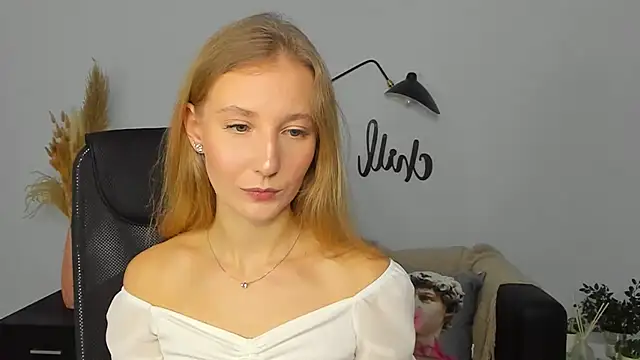 Snapshot of LolaWilsons chatting on 01-14-25, 06:13 LolaWilsons online show from 01-14-25, 06:13