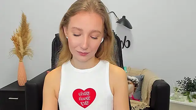 Snapshot of LolaWilsons chatting on 02-03-25, 09:30 LolaWilsons online show from 02-03-25, 09:30