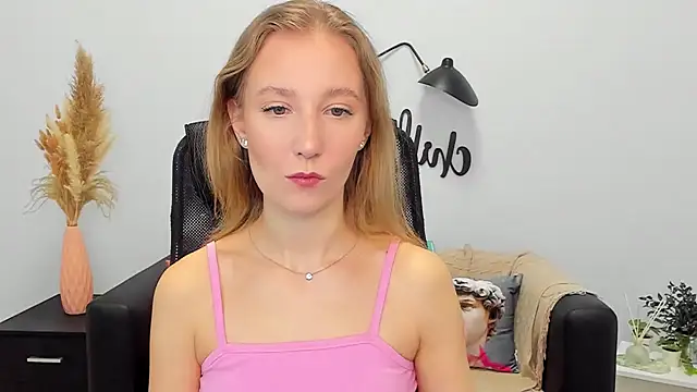 Snapshot of LolaWilsons chatting on 02-06-25, 06:18 LolaWilsons online show from 02-06-25, 06:18