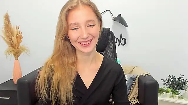 Snapshot of LolaWilsons chatting on 02-27-25, 09:22 LolaWilsons online show from 02-27-25, 09:22