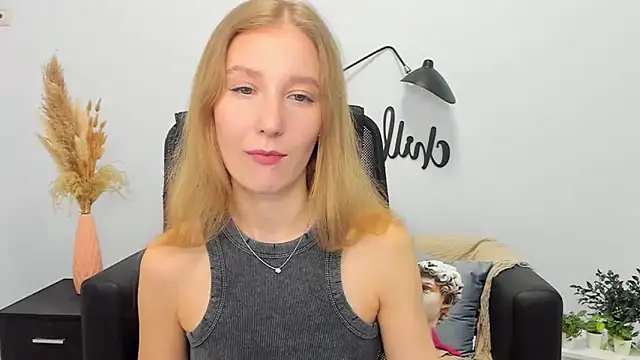 Snapshot of LolaWilsons chatting on 03-10-25, 07:42 LolaWilsons online show from 03-10-25, 07:42