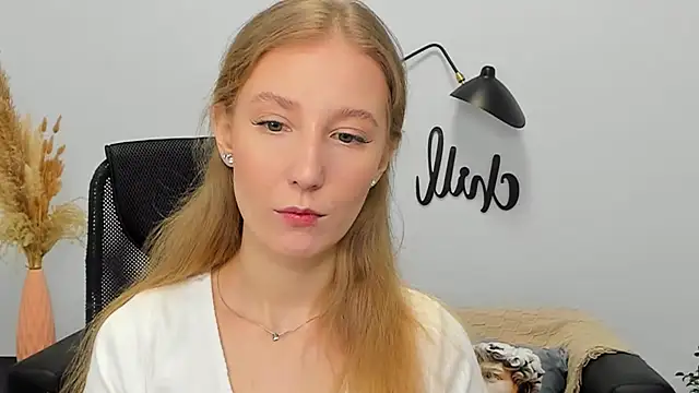 Snapshot of LolaWilsons chatting on 03-14-25, 06:21 LolaWilsons online show from 03-14-25, 06:21