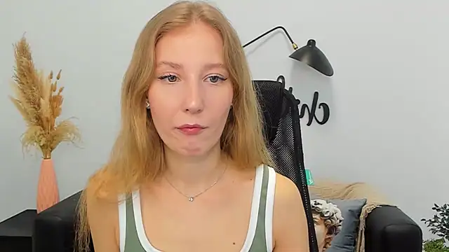 Snapshot of LolaWilsons chatting on 03-19-25, 06:14 LolaWilsons online show from 03-19-25, 06:14