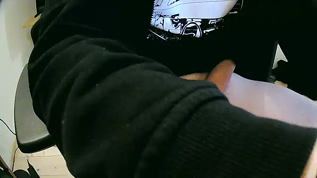 Snapshot of skinnyandthick chatting on 03-02-25, 07:10 skinnyandthick online show from 03-02-25, 07:10