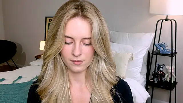 RozzitaBedberry online show from 09-19-25, 03:13