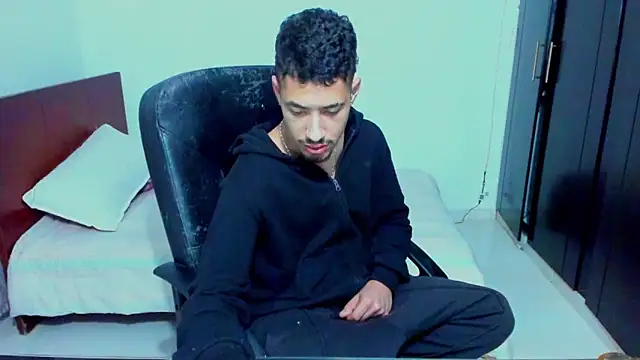 Snapshot of Chandler_ken chatting on 02-03-26, 02:53 Chandler ken online show from 02-03-26, 02:53