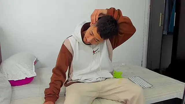 Snapshot of Chandler_ken chatting on 02-05-26, 12:21 Chandler ken online show from 02-05-26, 12:21