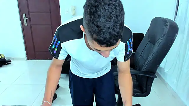 Snapshot of Chandler_ken chatting on 02-17-26, 01:02 Chandler ken online show from 02-17-26, 01:02