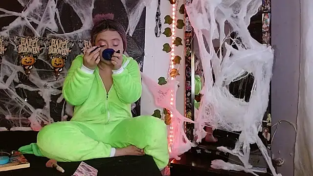 Snapshot of the_lesbian_game chatting on 11-01-25, 03:30 the lesbian game online show from 11-01-25, 03:30