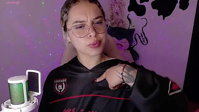 Haelycute online show from 07-30-26, 04:11