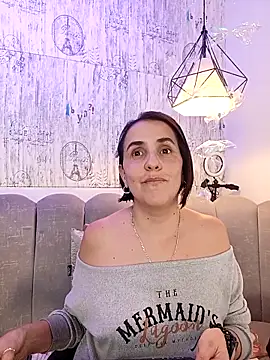 Snapshot of IsisBlake chatting on 11-24-25, 06:40 IsisBlake online show from 11-24-25, 06:40