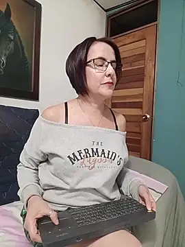 IsisBlake online show from 04-28-26, 05:01