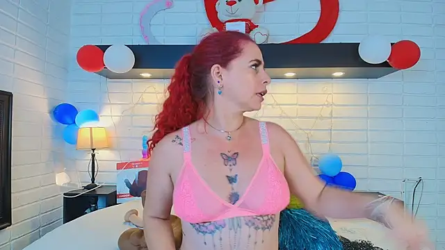 Snapshot of HannaBrave chatting on 02-17-25, 03:31 HannaBrave online show from 02-17-25, 03:31