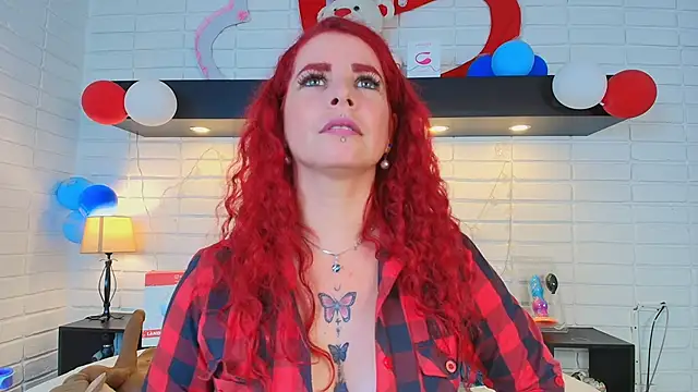 Snapshot of HannaBrave chatting on 02-19-25, 03:27 HannaBrave online show from 02-19-25, 03:27