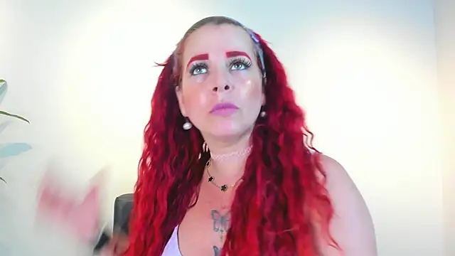 Snapshot of HannaBrave chatting on 12-19-25, 07:21 HannaBrave online show from 12-19-25, 07:21