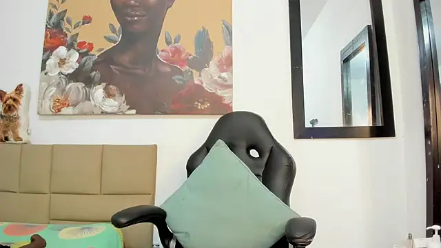 Snapshot of lilybaudyn_ chatting on 10-27-25, 07:07 lilybaudyn online show from 10-27-25, 07:07