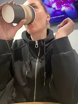 Snapshot of Crazy-Rosa chatting on 02-10-25, 08:20 Crazy-Rosa online show from 02-10-25, 08:20