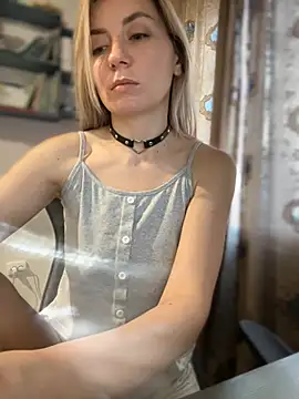 Snapshot of Crazy-Rosa chatting on 02-15-25, 02:58 Crazy-Rosa online show from 02-15-25, 02:58