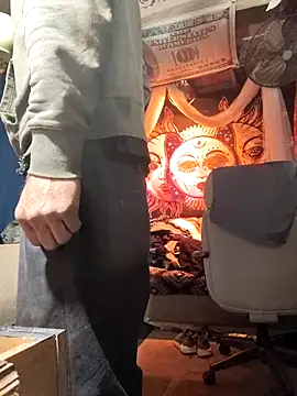 Snapshot of Gillygilly76 chatting on 03-16-25, 10:00 Gillygilly76 online show from 03-16-25, 10:00