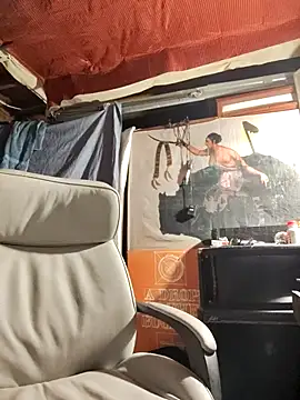 Snapshot of Gillygilly76 chatting on 10-30-25, 04:36 Gillygilly76 online show from 10-30-25, 04:36