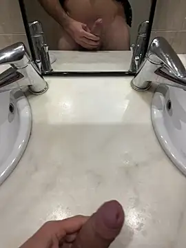 Snapshot of RonH1234 chatting on 02-18-26, 10:39 RonH1234 online show from 02-18-26, 10:39