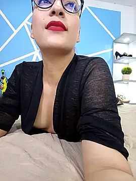 Snapshot of ValeryThunder chatting on 02-15-25, 04:25 ValeryThunder online show from 02-15-25, 04:25