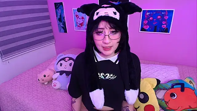 Snapshot of Miwa_violet chatting on 12-14-25, 02:06 Miwa violet online show from 12-14-25, 02:06