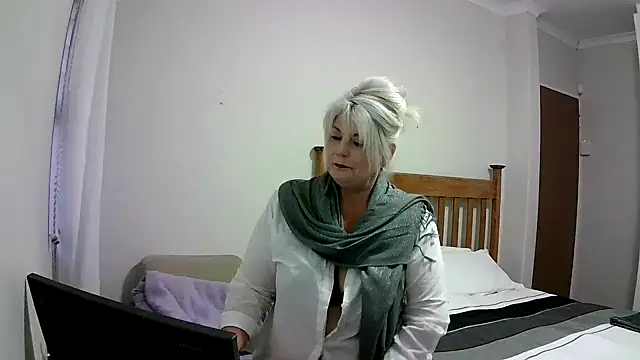 Miahotmilf online show from 12-14-24, 06:09