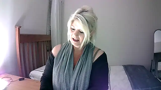 Miahotmilf online show from 01-10-25, 11:39