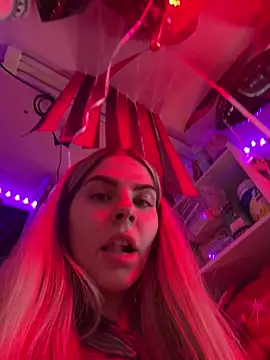 Snapshot of delicioussdixie chatting on 04-11-26, 01:43 delicioussdixie online show from 04-11-26, 01:43