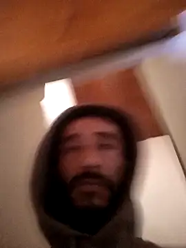 Snapshot of weedmanhot28 chatting on 12-21-25, 01:40 weedmanhot28 online show from 12-21-25, 01:40