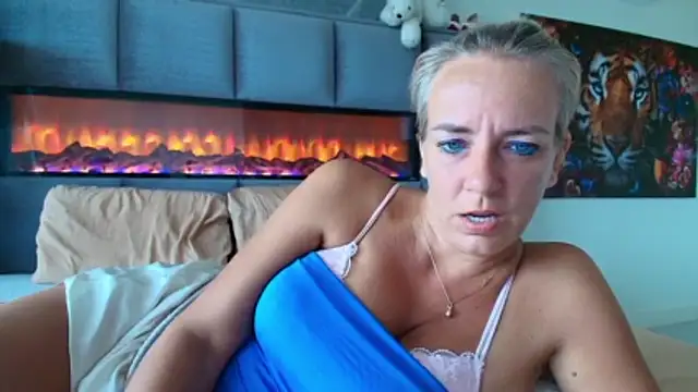 Snapshot of Wendysexyx chatting on 06-15-26, 12:51 Wendysexyx online show from 06-15-26, 12:51