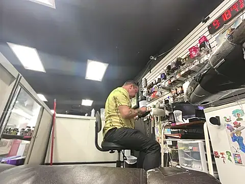 Snapshot of RawRyder8 chatting on 06-04-26, 04:18 RawRyder8 online show from 06-04-26, 04:18