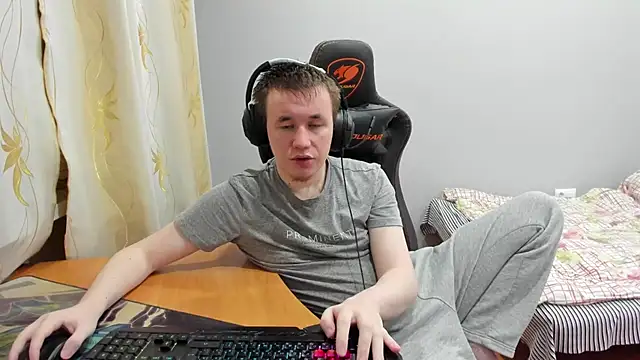 iliaskrislove online show from 11-24-25, 02:28