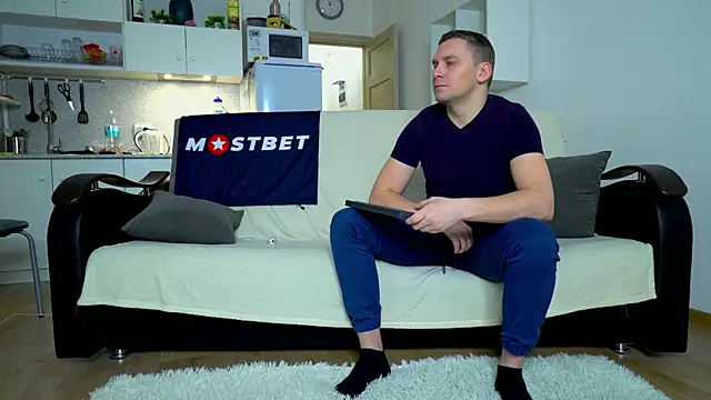 Snapshot of littlesweettifany chatting on 01-14-25, 10:06 littlesweettifany online show from 01-14-25, 10:06