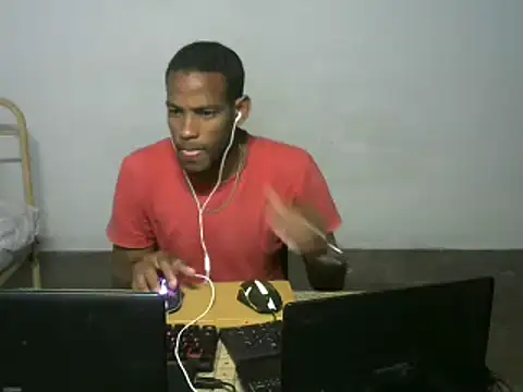 Snapshot of michel_sc chatting on 02-17-26, 05:15 michel sc online show from 02-17-26, 05:15