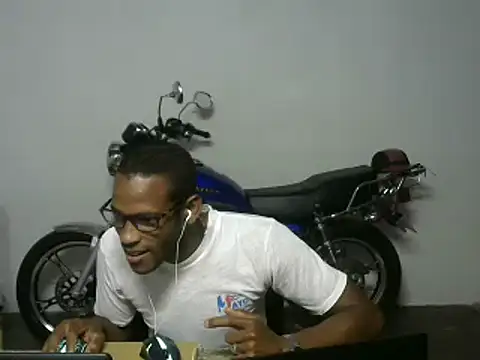 Snapshot of michel_sc chatting on 03-13-26, 09:05 michel sc online show from 03-13-26, 09:05