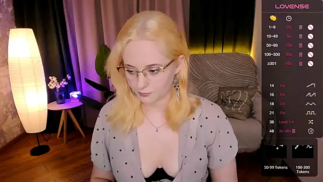 Aemilia  online show from 01-25-25, 12:16